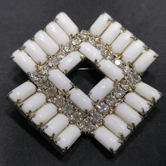 Vintage Art Deco Style Milk Glass Clear Rhinestone Brooch, Rhodium Plated - Picture 9 of 10